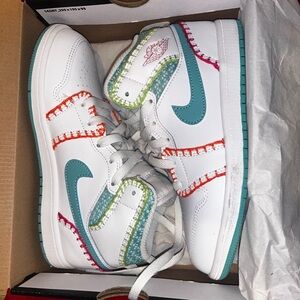 Jordan mids like new